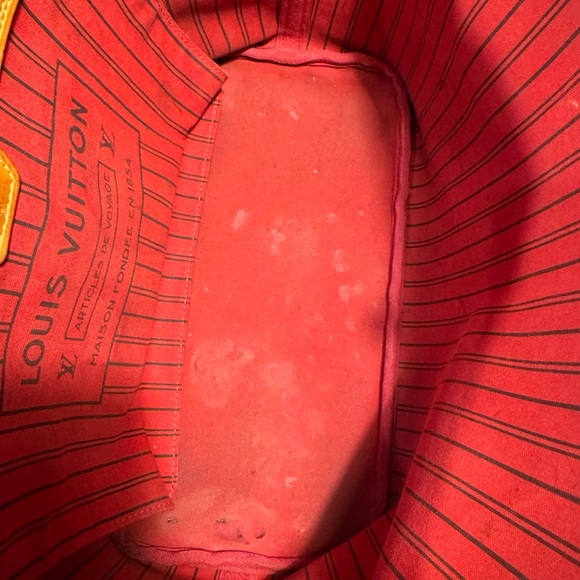Louis Vuitton Neverfull MM Monogram Red Interior! - Picture 12 of 15